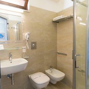 Camera economy con letto king size